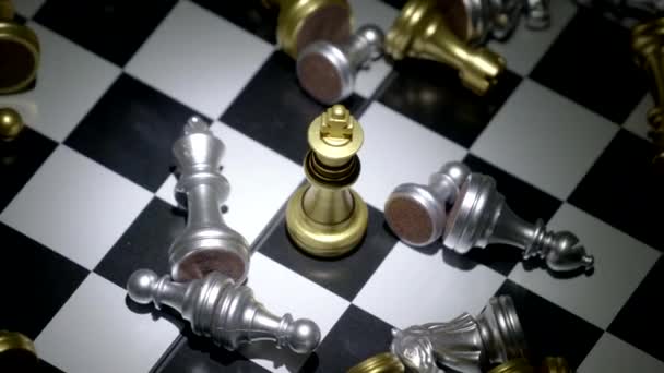 Σκακιστικά επιτραπέζια παιχνίδια έννοια για τον ανταγωνισμό και τη στρατηγική - Πλάνα, βίντεο