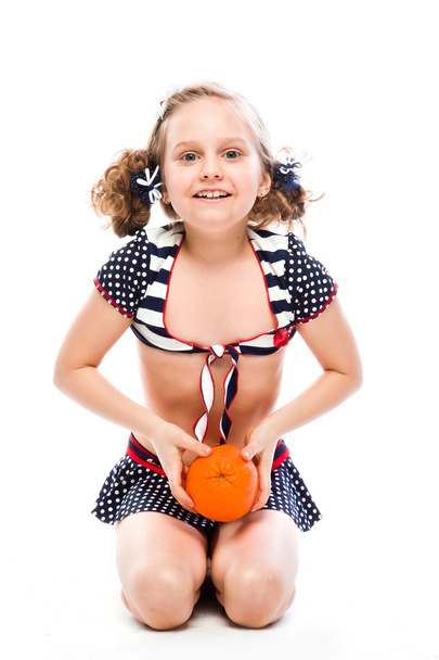 Girl with orange - Foto, afbeelding