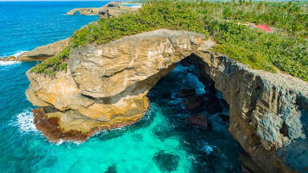 Εναέρια θέα της όμορφης Cueva del Ίντιο, Hatillo, Πουέρτο Ρίκο - Φωτογραφία, εικόνα