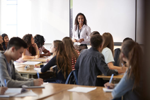Female High School Teacher Standing In Front Of Interactive Whiteboard Teaching Lesson - Fotoğraf, Görsel