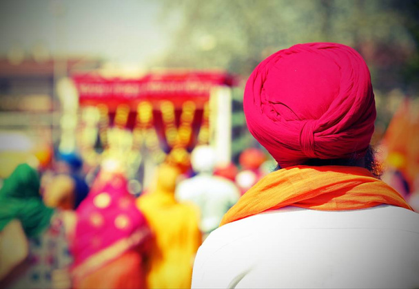 Homem sikh com turbante com efeito tonificado antigo
 - Foto, Imagem