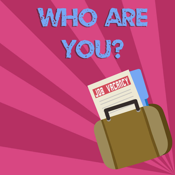 Szövegírás: "Ki vagy te?" Üzleti koncepció a személyazonosság igazolására vagy demonstrációs információk bejelentésére Hirdetményfájl mappa a foglalkoztatási lehetőségekhez Bezárt belső aktatáska. - Fotó, kép