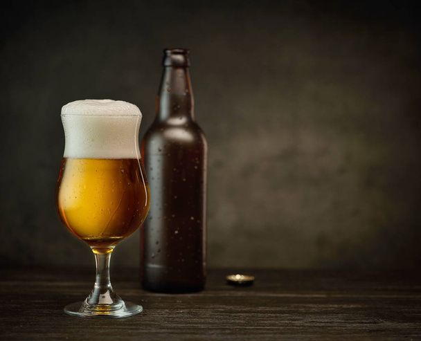 beer glass and bottle - Фото, изображение