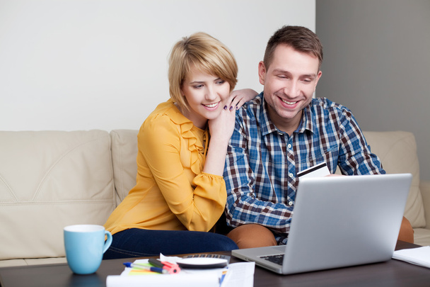 Young couple online shopping - Foto, Imagem