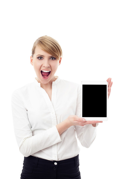 Розхитана молода жінка показує цифровий планшет
 - Фото, зображення