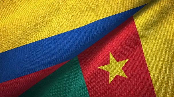 Kolumbien und Kamerun zwei Flaggen Textilstoff, Textur  - Foto, Bild