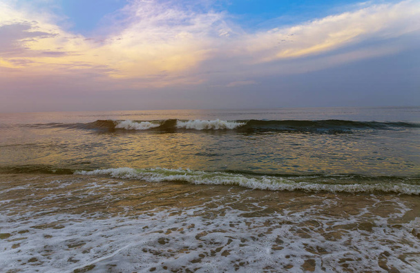 Színes hajnalban át az óceán természet összetétele. - Fotó, kép