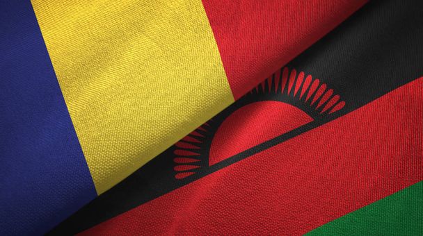 Roménia e Malawi duas bandeiras de pano têxtil, textura de tecido
 - Foto, Imagem