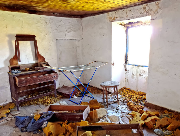 wnętrze zniszczony dom - Zdjęcie, obraz