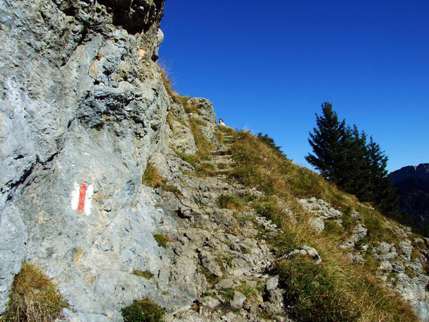 Pierres et rochers du massif montagneux d'Alpstein et de la région Appenzellerland - Canton d'Appenzell Innerrhoden (AI), Suisse
 - Photo, image