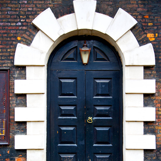 wooden parliament in london old church door and marble antique  wall - Foto, Imagen