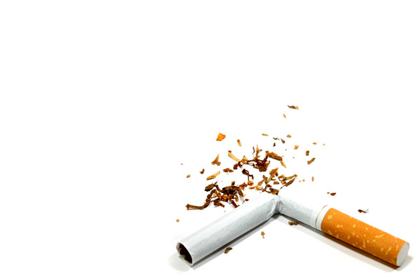 Cigarro partido
 - Foto, Imagem