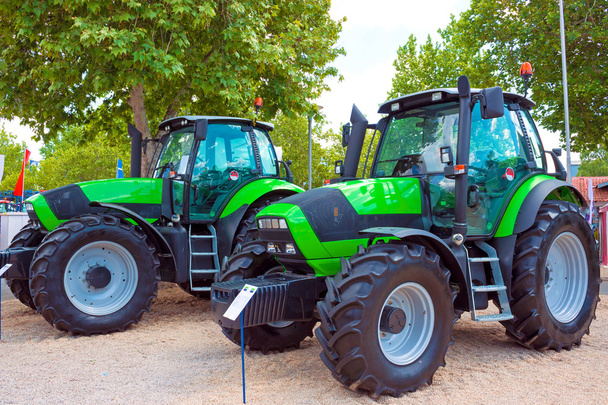 Tracteurs verts
 - Photo, image