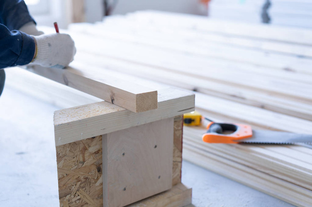 master carpenter mounts pine wood floor - eco-friendly flooring. - Foto, imagen