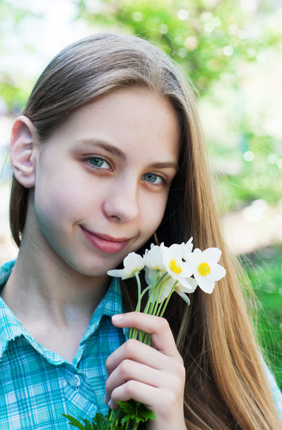 Girl with Flowers - Foto, imagen