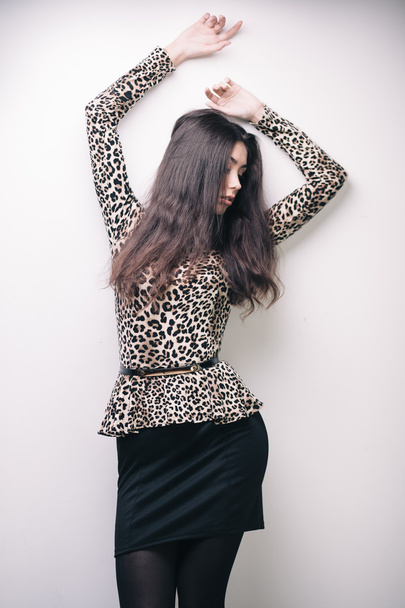 Leopard brunette girl - Foto, afbeelding