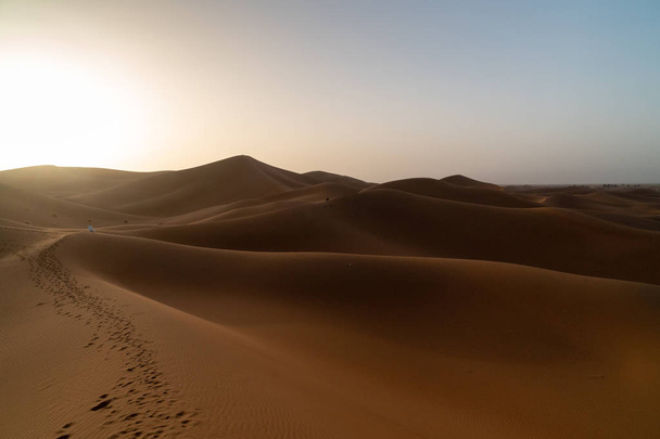 Схід на піщаних дюнах, Сахара піщані дюни Африка Марокко - Фото, зображення