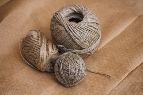 Set of balls of ropes on craft paper. Linen, hemp cotton. Packaging materials.  - Fotografie, Obrázek
