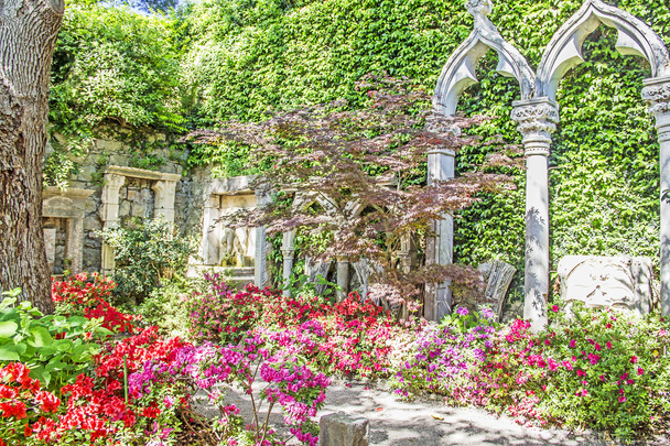 Испанский сад в Сен-Жан-Кап-Ферра, Французская Ривьера
 - Фото, изображение