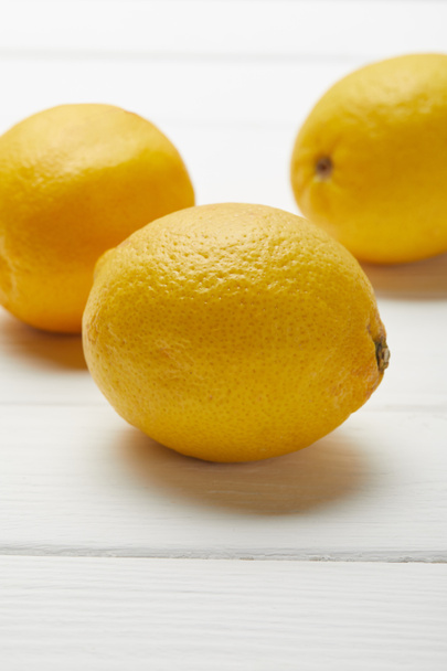 delicious ripe organic lemons on white wooden table - Foto, Imagem