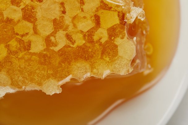 background of delicious raw textured Honeycomb on plate - Foto, imagen