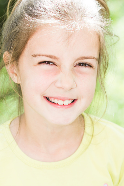 Pretty little girl outdoor portrait - Zdjęcie, obraz