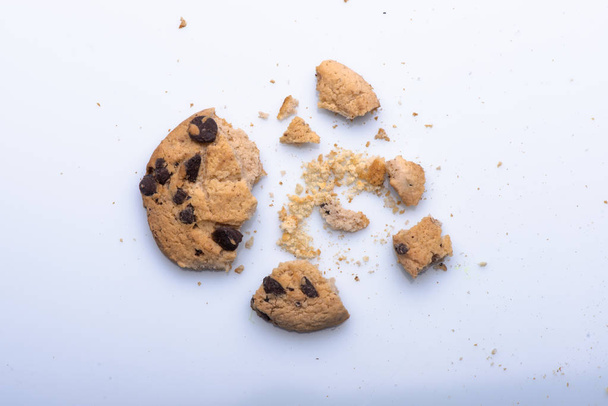 cookies gros plan. cookies cassés. miettes de biscuits. dessert
 - Photo, image