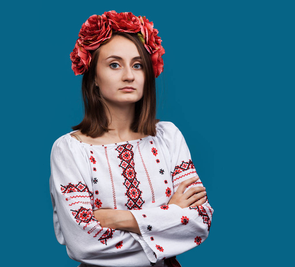 Giovane ragazza nella tuta nazionale ucraina
 - Foto, immagini