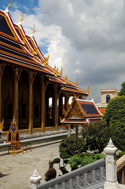 Roof of the pagoda in Bangkok Royal Palace, copyspace in the right top corner - Фото, зображення