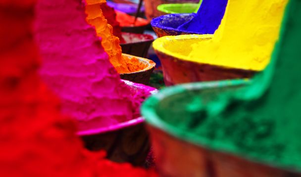 Polveri di tika colorate in un mercato di India, Asia
 - Foto, immagini