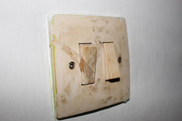 eskiye bıperli elektrik konektörleri - Fotoğraf, Görsel