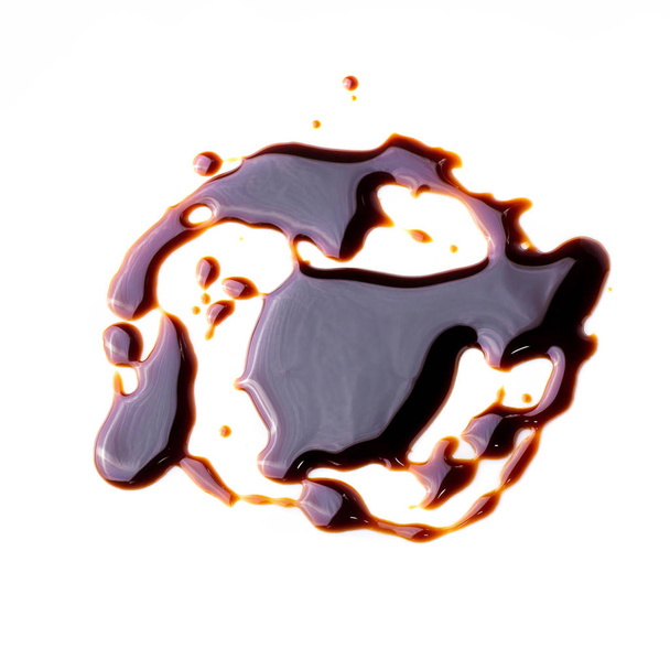 Patrón abstracto hecho de salsa de chocolate aislado sobre fondo blanco
 - Foto, Imagen
