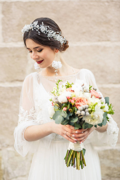 beautiful bride in a wedding dress - Foto, Imagen