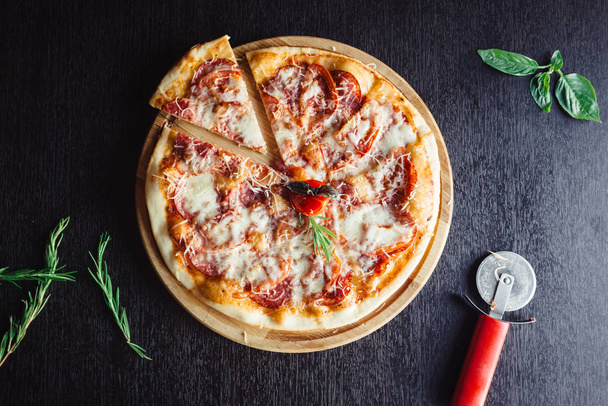 Italian meat pizza on the Board - Foto, Bild