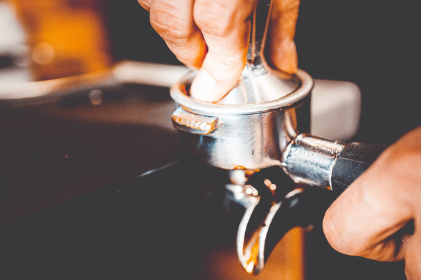 barman prepares coffee in a coffee machine - 写真・画像