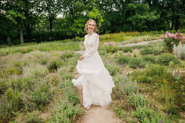 beautiful bride in white wedding dress posing outdoor - Фото, зображення