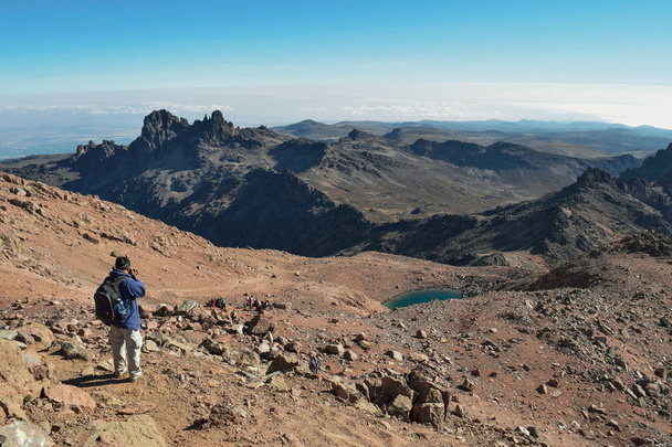 A group of hikers in the scenic mountain landscapes of Mount Kenya - Valokuva, kuva