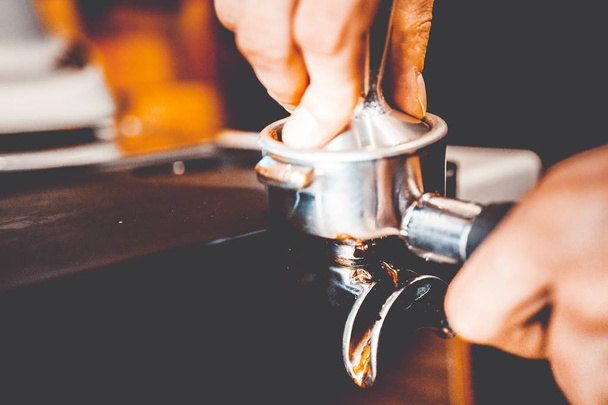 barman prepares coffee in a coffee machine - Foto, imagen