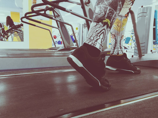feet go on the treadmill - Photo, Image