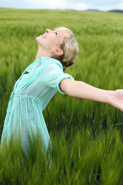 Beautiful woman rejoicing in the summer - Фото, изображение