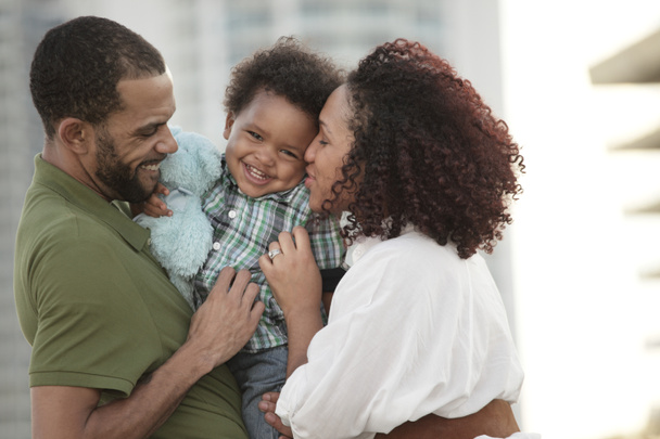 Feliz familia afroamericana joven
 - Foto, Imagen
