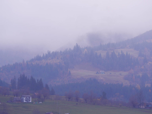 A köd a Kárpát-hegység  - Fotó, kép