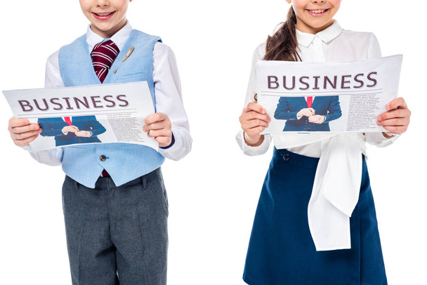 обрізаний вид школярок в офіційному зносу з бізнес-газет, ізольованих на білому - Фото, зображення