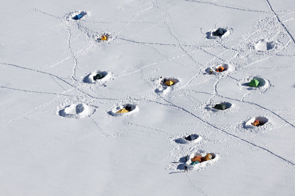 teltat lumessa
 - Valokuva, kuva