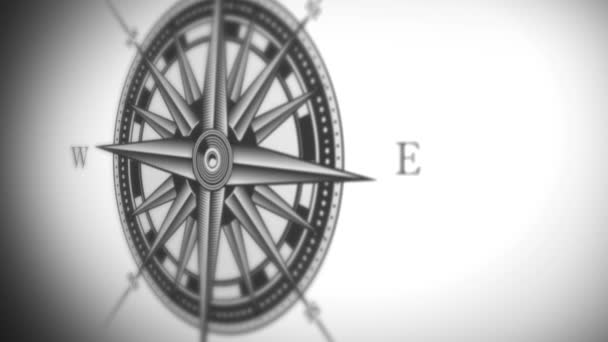 4k animatie van een zwart-wit nautische kompas steeg op vintage oude getextureerde achtergrond - Video