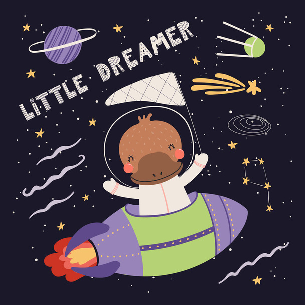 Ζωγραφισμένα στο χέρι εικονογράφηση του χαριτωμένο πλατυπύου αστροναύτη ιπτάμενων πυραύλων στο διάστημα με απόσπασμα μικρός ονειροπόλος σε σκοτεινό φόντο. Σκανδιναβικό στιλ με επίπεδη σχεδίαση. Έννοια για τα παιδιά εκτύπωση. - Διάνυσμα, εικόνα