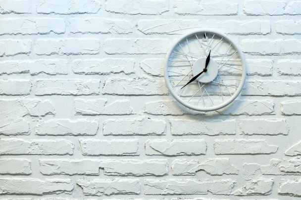 Clock in white brick wall. Background. Texture. Brick. - Zdjęcie, obraz