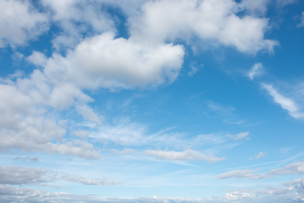 nubes contra el cielo durante el día, vista desde arriba - Foto, Imagen