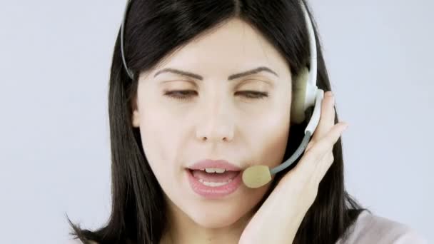 Recocionista hablando con el cliente con auriculares
 - Metraje, vídeo