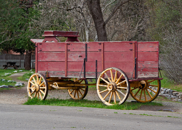 Carro de madera viejo
 - Foto, imagen